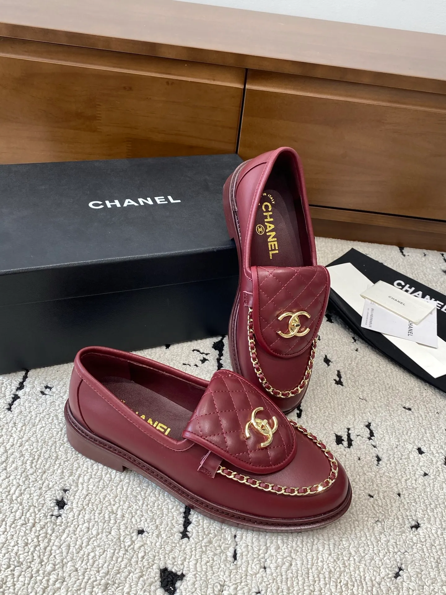 👟👟Ex-factory price 620👟👟 High version 🍀 The official website is updated simultaneously with the high version, CHANEL Chanel's new early spring top autumn shoes series____________ The must-have hot style for spring fragrances, the goddess series, with the elegant and ladylike temperament of fragrances, super attractive, irresistible, heart-beating... ▪️The upper is imported cowhide/butter/patent leather, high-end and texture ➕Original molded hardware buckle ➕Electric embroidery ▪️The lining is imported lambskin, soft and comfortable ▪️Original molded version, Italian genuine leather outsole🇮🇹 ▪️Number of codes: 34-42 (34 40 41 42 is custom-made, non-refundable and non-exchangeable) Multiple colors are available, you can also place an order with the picture BUY NOW 👉 BUY NOW 👉 BUY NOW 👉 BUY NOW 👉